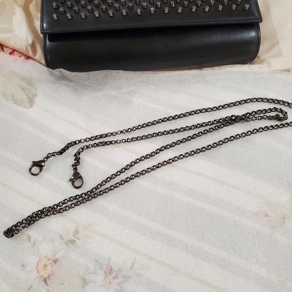 Christian louboutin paloma clutch.  Used like new condition. - Picture 15 of 16